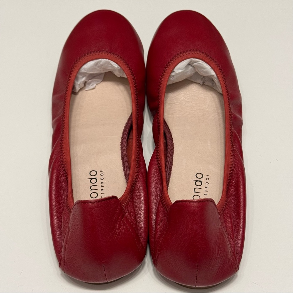 NWOB Blondo Waterproof Women's Red Leather Flats Size 8.5M - Picture 3 of 12
